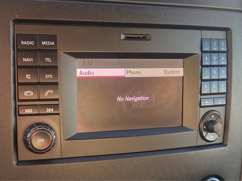 Used 2015 Freightliner Sprinter 2500 RWD image 22