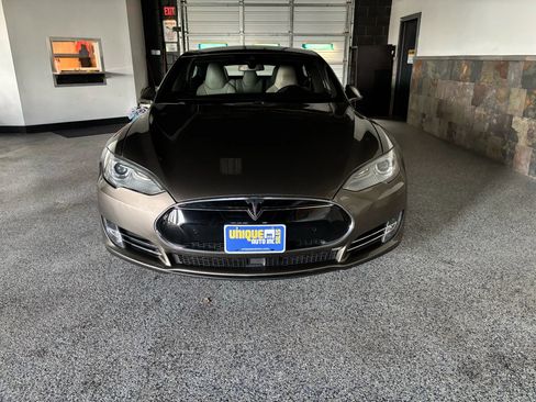 Used 2015 Tesla Model S P90D image 2