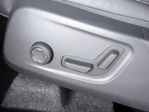 Certified 2025 Volvo XC40 B5 Plus image 13