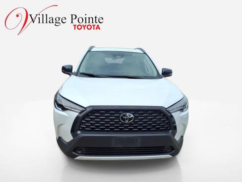 Certified 2025 Toyota Corolla Cross LE w/ Moonroof Package AWD/4WD image 6