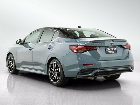 Used 2025 Nissan Sentra SR w/ SR Premium Package FWD image 3