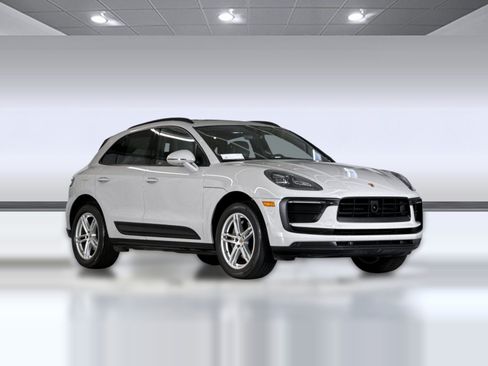 Used 2023 Porsche Macan AWD/4WD image 7