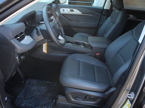 New 2026 Ford Explorer Active w/ Active Comfort Package RWD image 11