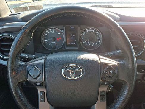 Certified 2019 Toyota Tacoma TRD Off-Road AWD/4WD image 18