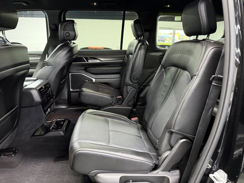 Used 2024 Jeep Wagoneer Series III image 22