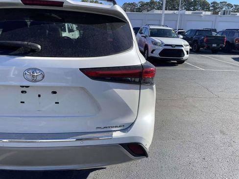 Used 2021 Toyota Highlander Platinum image 18