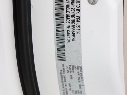 Used 2023 Chrysler Pacifica Touring-L FWD image 33
