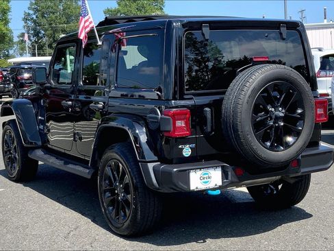 Certified 2024 Jeep Wrangler Unlimited Sahara w/ Technology Group AWD/4WD image 9