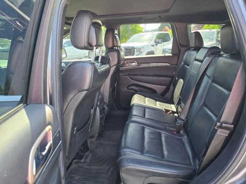 Used 2014 Jeep Grand Cherokee Overland w/ Advanced Technology Group AWD/4WD image 17