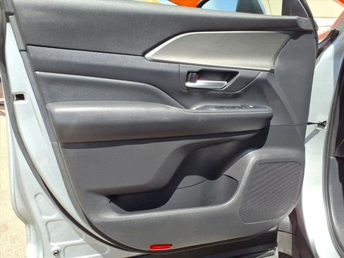 Certified 2025 Toyota Grand Highlander FWD image 17