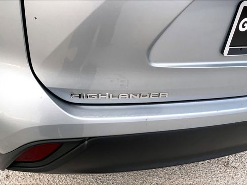 Used 2020 Toyota Highlander LE image 30