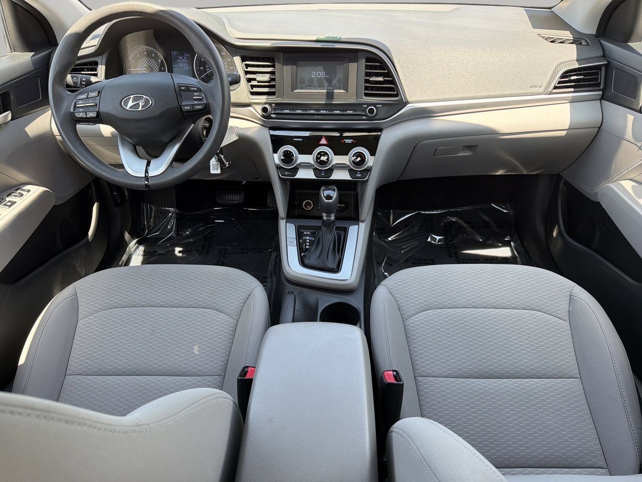 Used 2019 Hyundai Elantra SE FWD image 12
