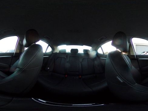 Used 2025 Genesis G70 2.5T image 43