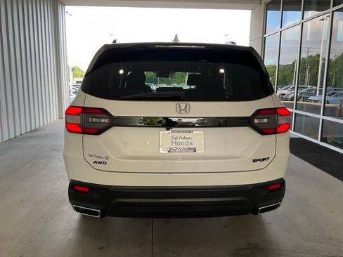 Certified 2025 Honda Pilot Sport image 17