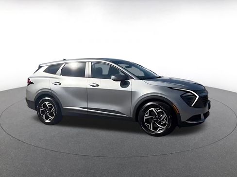 Used 2025 Kia Sportage LX image 2