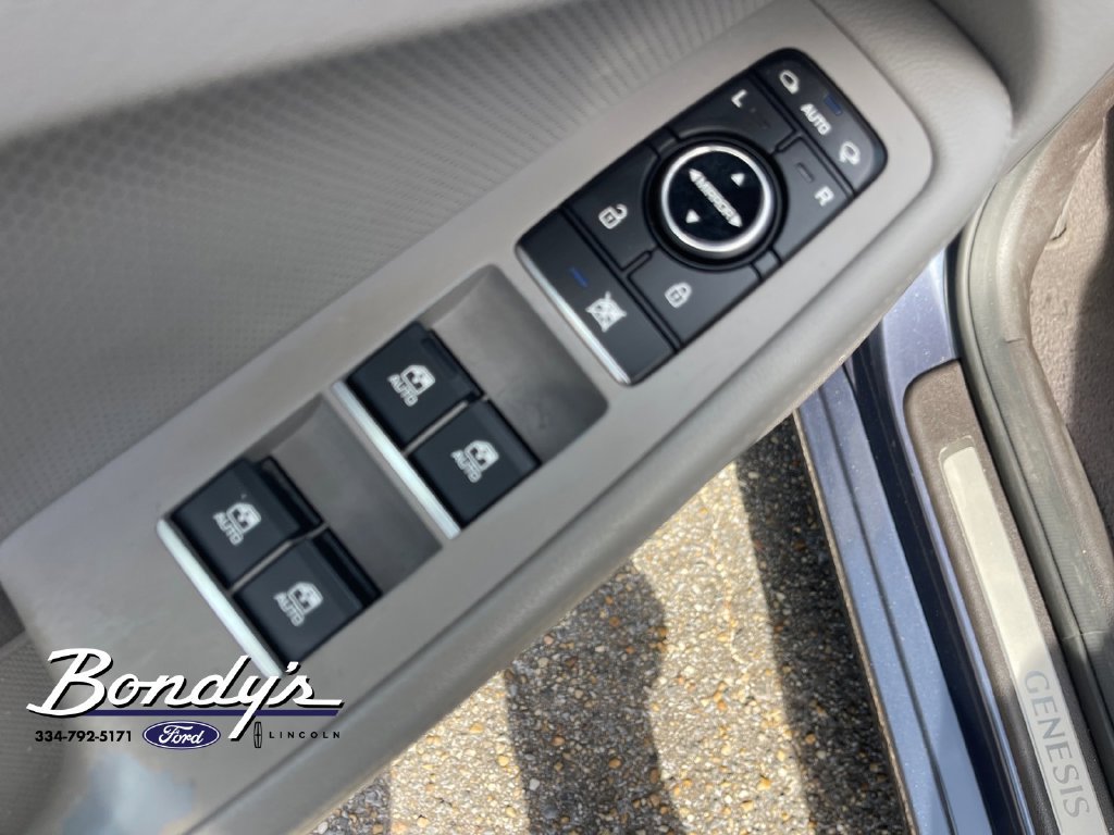 Used 2015 Hyundai Genesis 3.8 w/ Option Group 02 RWD image 8