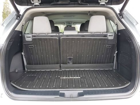 Used 2023 Toyota Highlander LE image 9