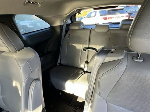 Used 2025 Toyota Sienna XLE image 21