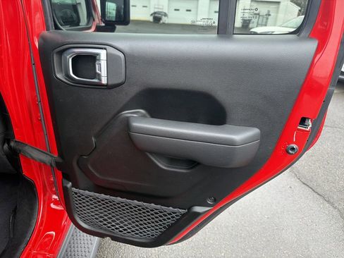 Used 2023 Jeep Wrangler Unlimited Rubicon 4xe w/ Cold Weather Group AWD/4WD image 17