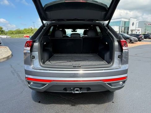 Used 2025 Volkswagen Atlas Cross Sport SE w/ Panoramic Sunroof Package image 7