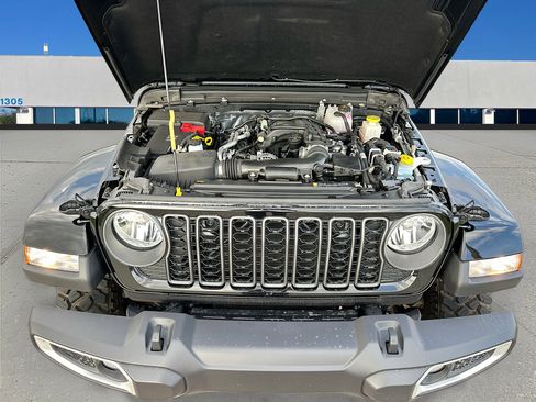 Used 2025 Jeep Gladiator High Tide image 28