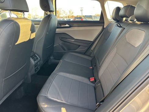 Used 2024 Volkswagen Taos SE image 11