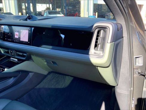 Used 2024 Porsche Cayenne S image 17