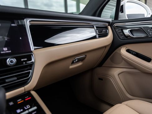 New 2026 Porsche Macan AWD/4WD image 31