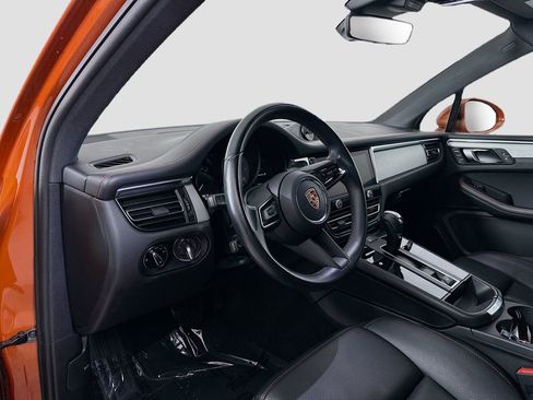 Certified 2023 Porsche Macan S AWD/4WD image 4