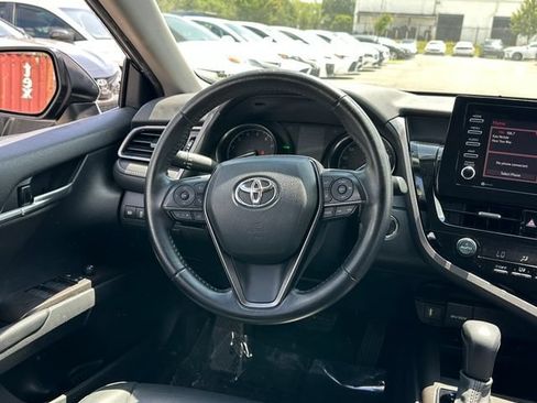 Used 2021 Toyota Camry SE w/ Convenience Package FWD image 18