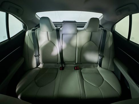 Used 2021 Toyota Camry SE FWD image 29