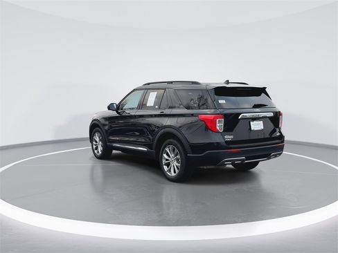 Used 2023 Ford Explorer XLT w/ Equipment Group 202A image 6