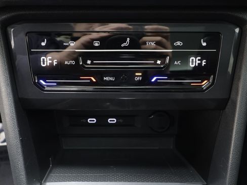 Used 2022 Volkswagen Tiguan SE R-Line image 11