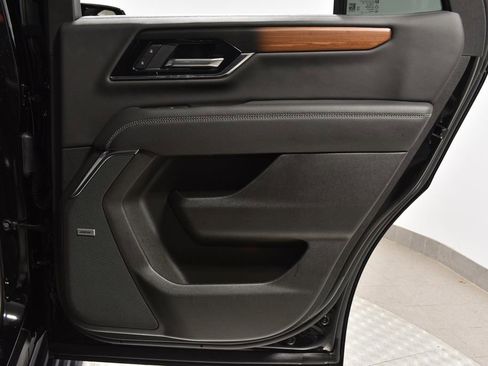 Used 2025 GMC Yukon Denali w/ Sun & Power Step Package image 29