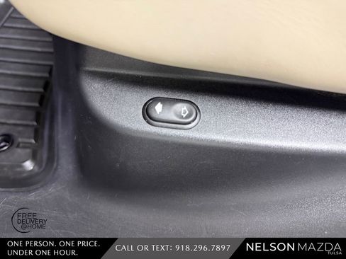 Used 2018 Land Rover Range Rover Velar R-Dynamic HSE AWD/4WD image 36