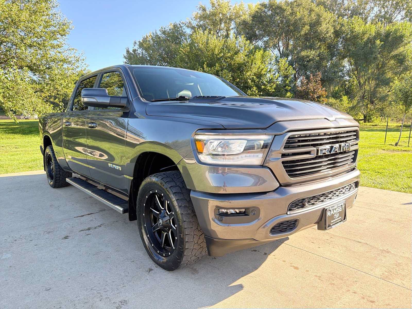 Used 2024 RAM 1500 Laramie AWD/4WD image 8
