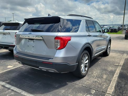 Used 2023 Ford Explorer XLT w/ Equipment Group 202A RWD image 5
