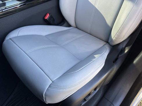 Used 2024 Land Rover Range Rover Velar Dynamic SE image 19