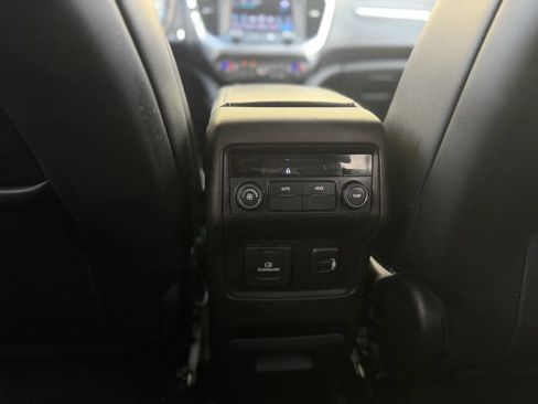 Used 2019 GMC Acadia SLT AWD/4WD image 40