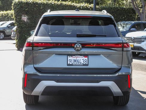 Used 2025 Volkswagen Tiguan S FWD image 8