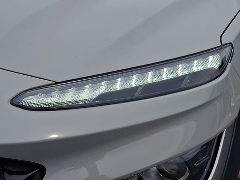 Certified 2023 Hyundai Kona SEL AWD/4WD image 10