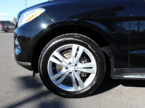 Used 2015 Mercedes-Benz ML 350 ML 350 Sport Utility 4D image 5