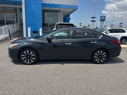 Used 2018 Nissan Altima 2.5 SV image 4