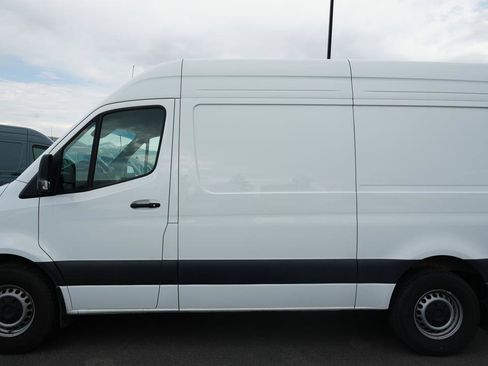 Used 2024 Mercedes-Benz Sprinter 2500 image 4