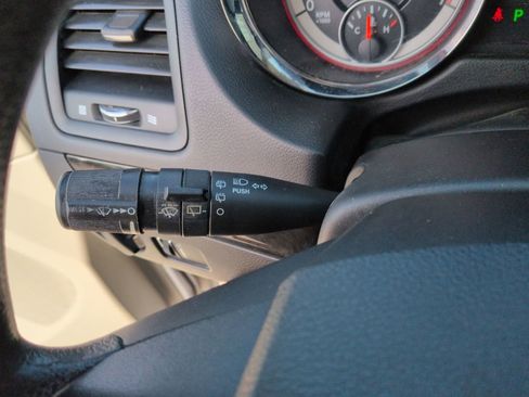 Used 2013 Dodge Grand Caravan SE image 31