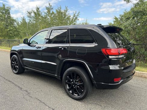 Used 2017 Jeep Grand Cherokee Altitude AWD/4WD image 8