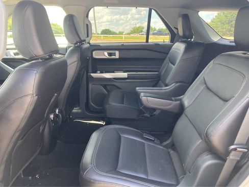 Used 2021 Ford Explorer Limited w/ Equipment Group 301A RWD image 5