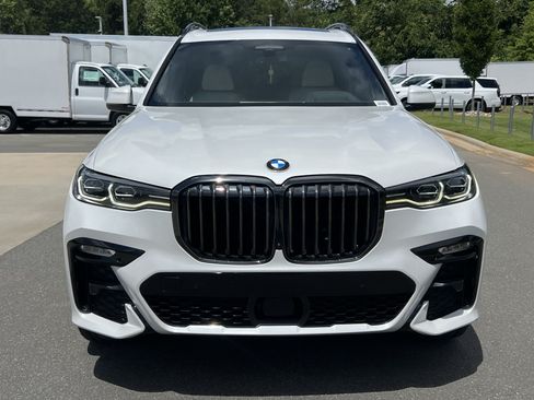 Used 2022 BMW X7 xDrive40i w/ M Sport Package AWD/4WD image 4