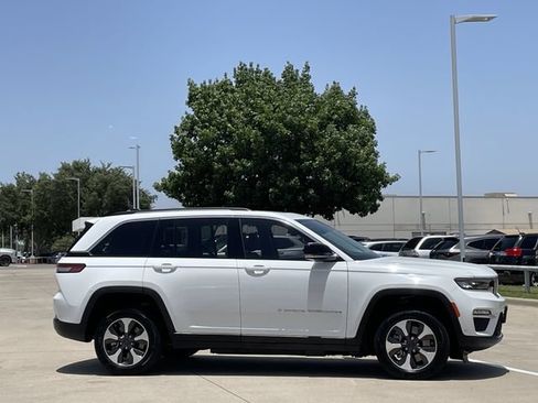 Used 2022 Jeep Grand Cherokee Limited 4xe w/ Luxury Tech Group II AWD/4WD image 3