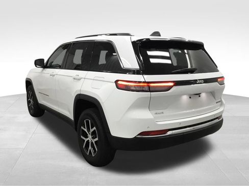 Used 2024 Jeep Grand Cherokee Limited w/ Trailer Tow Package AWD/4WD image 15